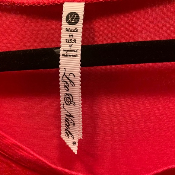 Pink tee with twist at the bottom. - Picture 3 of 4